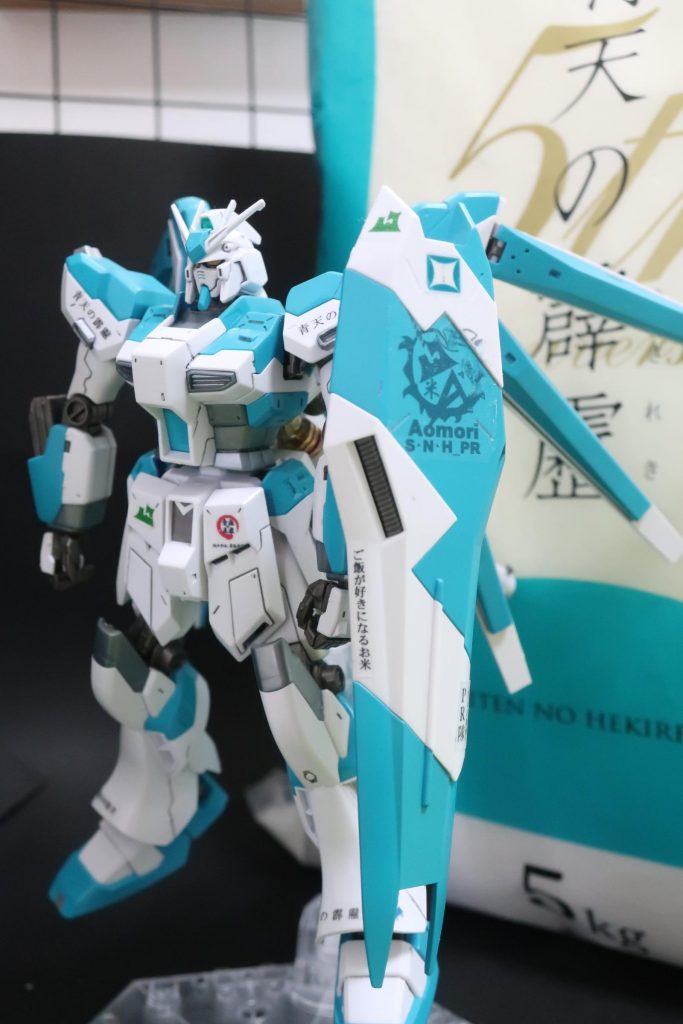 パーソナルマークは、アムロマークにりんごと青森県とお米を融合。