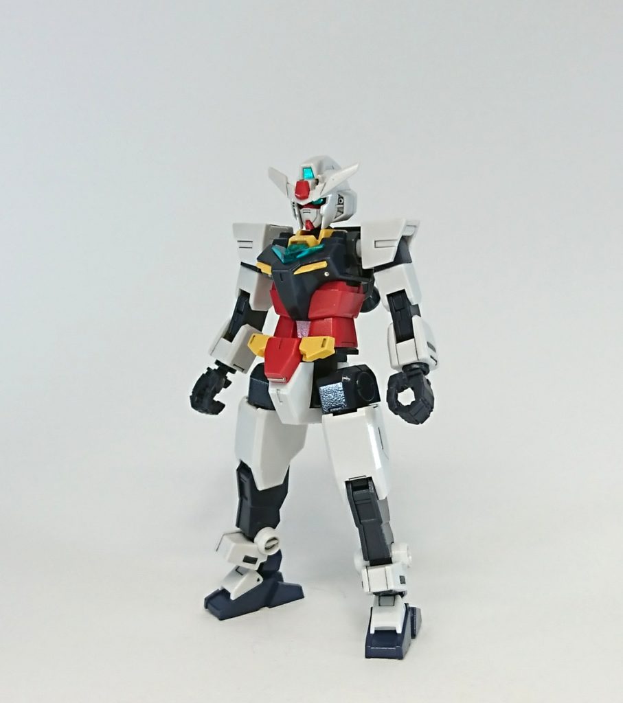 コアガンダムのフロントショット。
ディテールをちょびっと追加、素のアンテナが長いなーと思ったので短縮、顔がおっさんぽいなーと思ったので口の赤いとこを削りました。