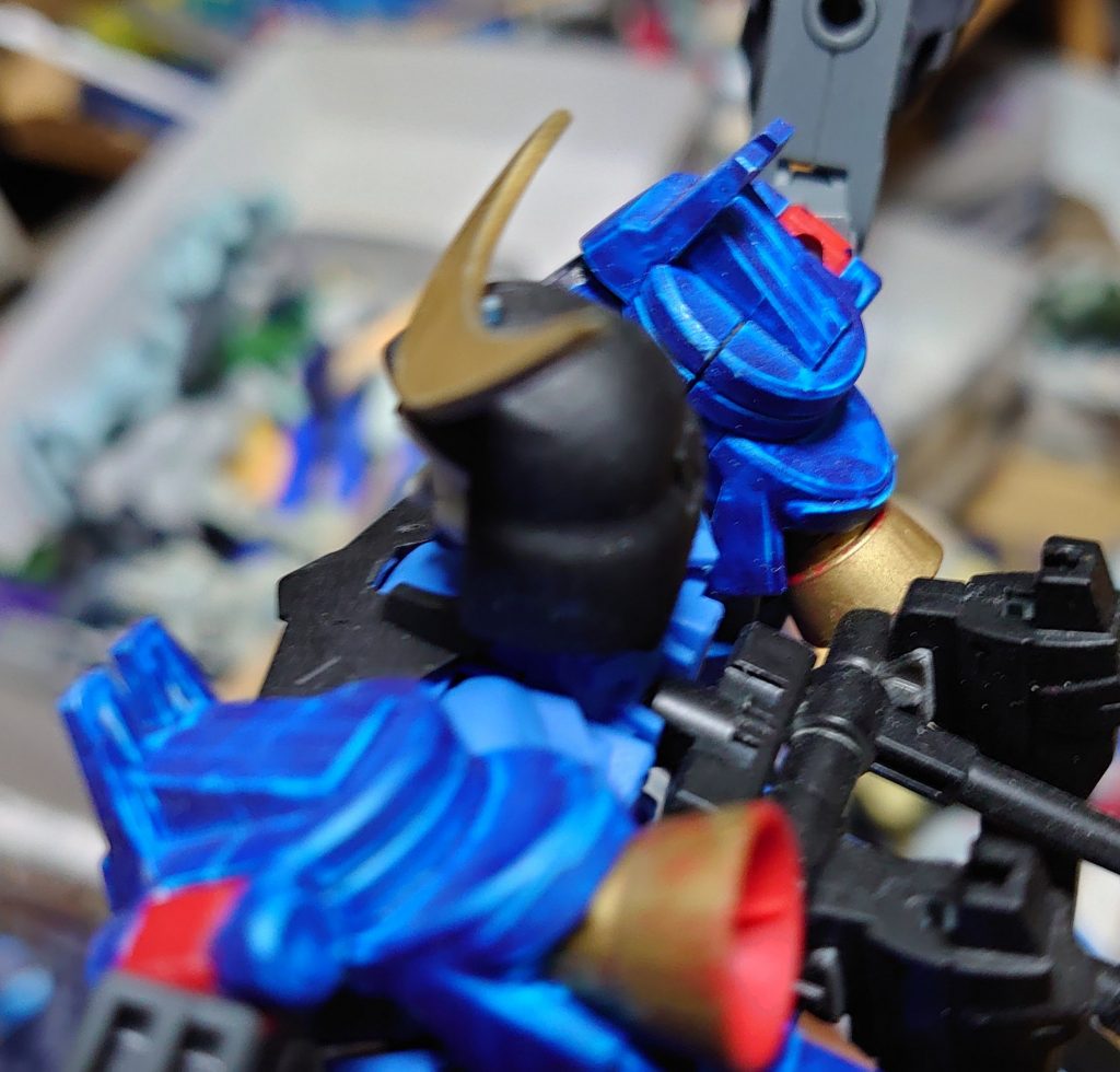 兜はザクウォーリアの頭部から流用