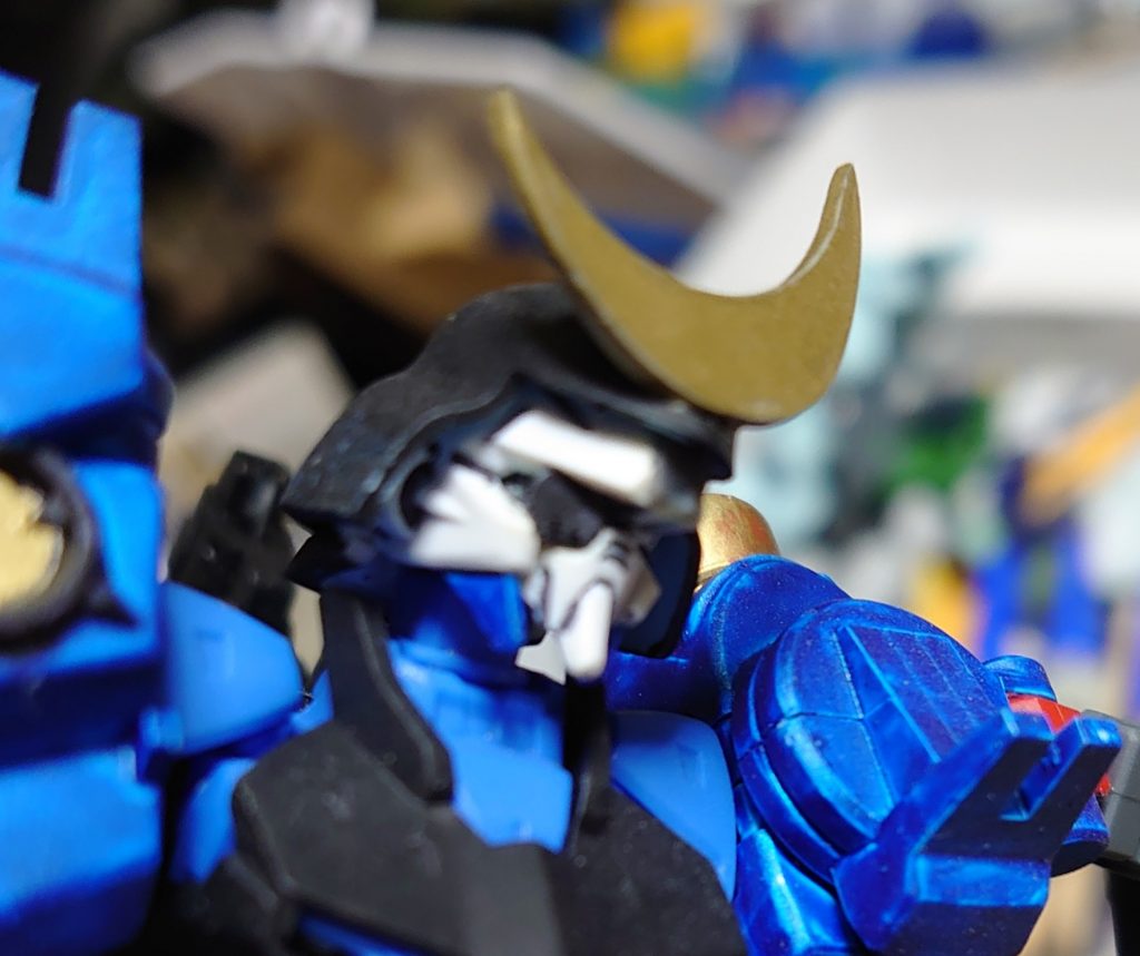 眼帯と三日月をプラ板で作製