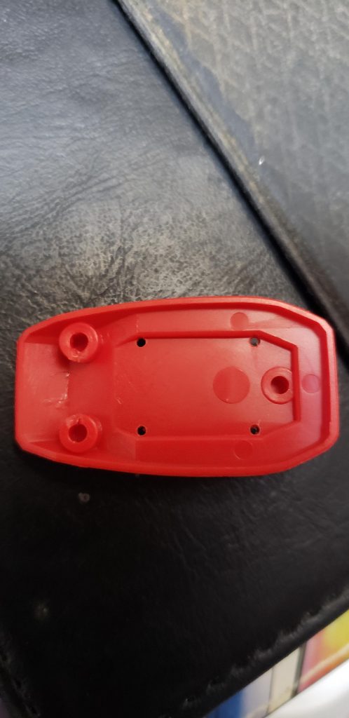 取りにくいパーツのためにピンバイスで穴あけ。