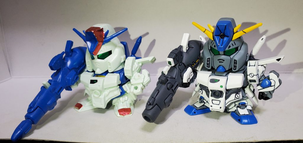 元キットと。何気にフルアーマー部分もホワイトに塗り直してます。