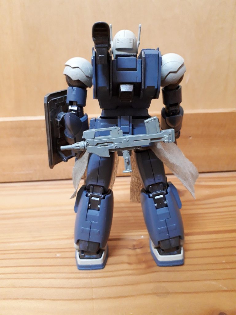 手持ちの魔導砲は取り回し重視のブルパップ式。
特筆すべきことはなく、平均的な性能である。