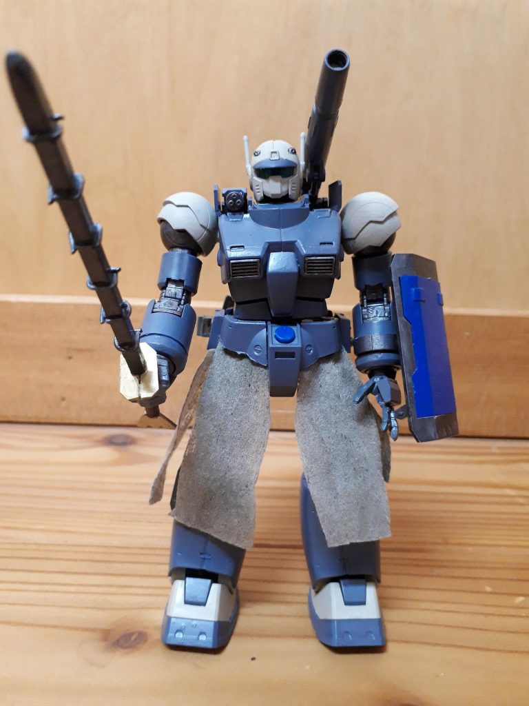 全体像。頭部の小型魔導砲は聖王国軍機によく見られる。
唯一投入された実戦が帝国駐屯地への夜襲であったため、かなり暗めのカラーリング。