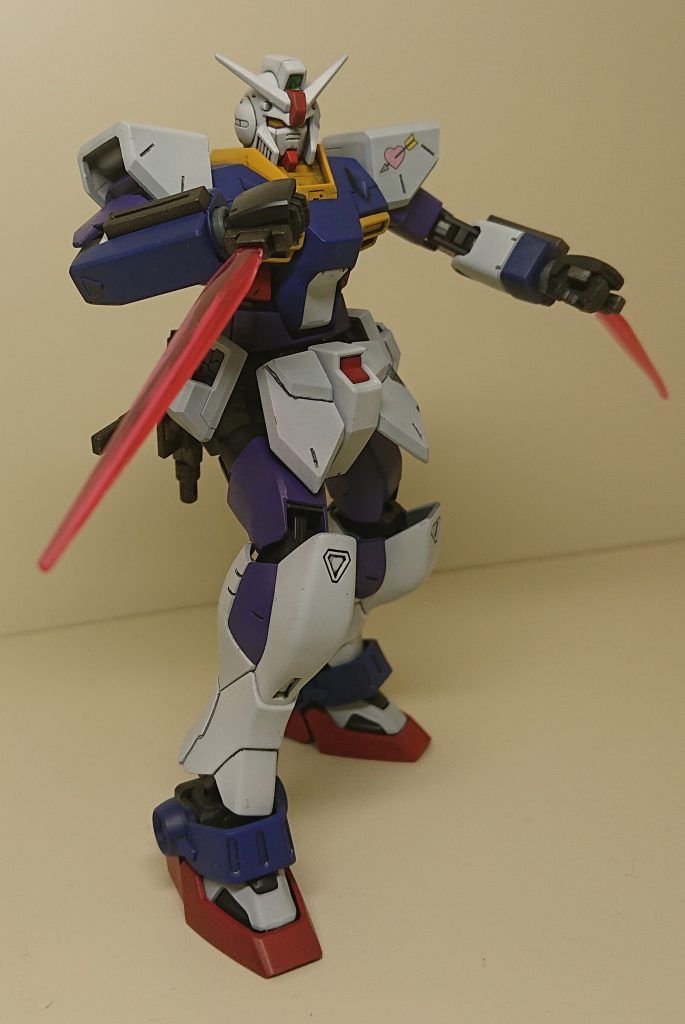 地上近接特化型のこのガンダム。
ビームダガーがかっこいい!!
なんか忍者を思わせるフォルム。