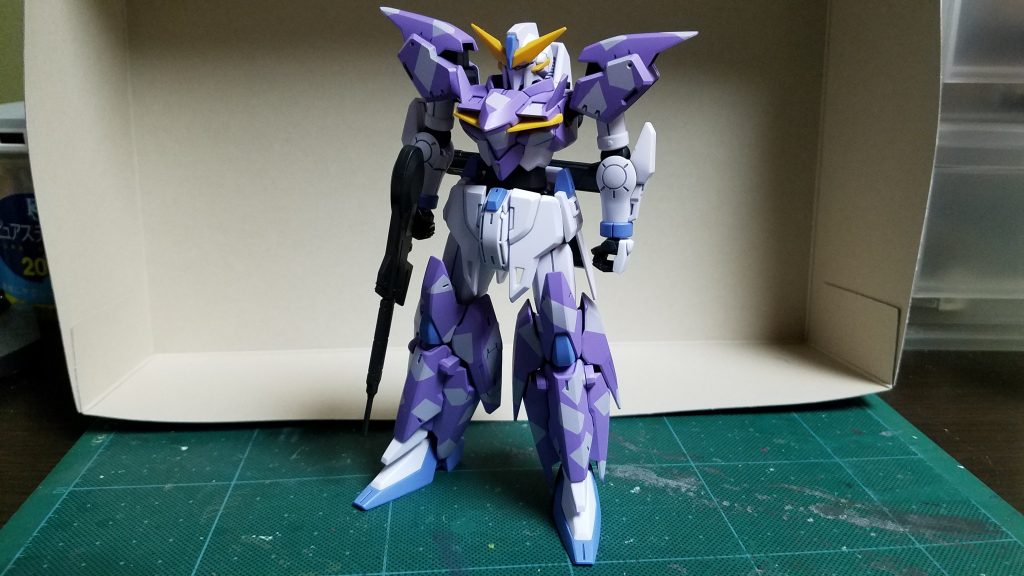 スプリッター迷彩っぽくしようと思い、パープルのところを塗り分けてみました。