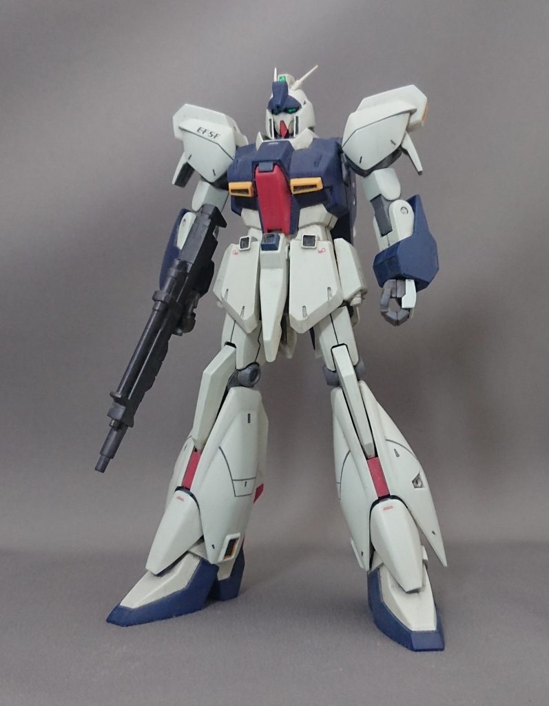 リガズィってGM系と同様の薄い緑色がメインカラーなのですが、νガンダムが来るまではアムロ専用機みたいな物だし…という事でガンダム寄りの色にしてみました。