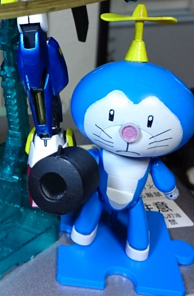 オマケのプチッガイ
耳をカットしてWAVEのタンクで 空気砲、バーニアとプラ板でタケコプターを自作