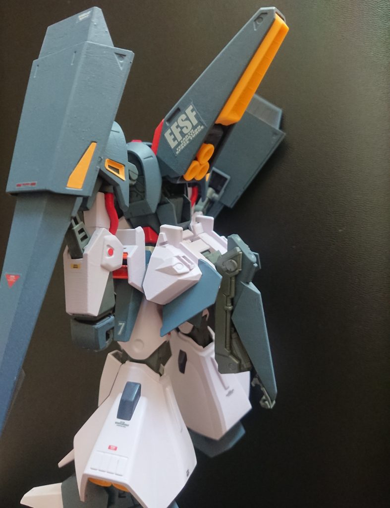 背面。バーニアの黄色はつや消しのみです。