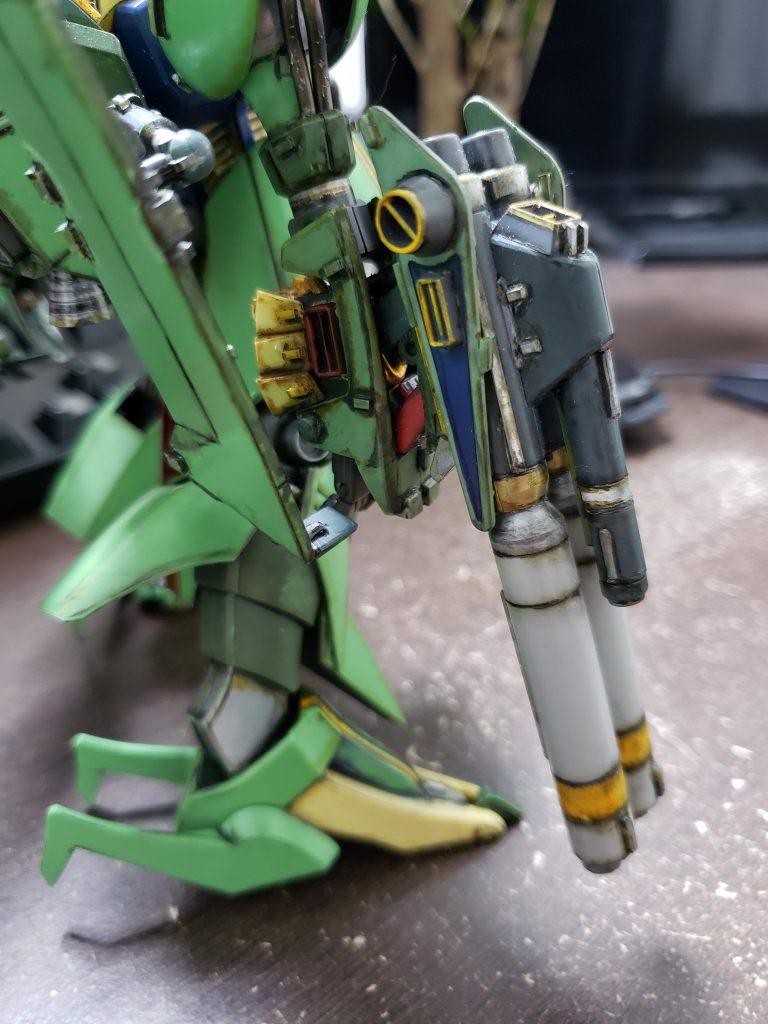 <解説:2連装ビーム・ガン>
・銃身を加速器と想定し6mmパイプで自作。
サイドのアートっぽい防御板?は機能性を持たせるようディテールアップ。