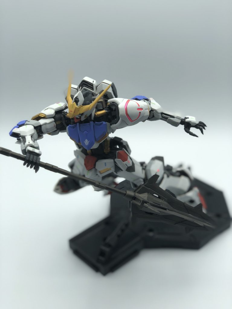 メイス単体ポージング。
よく見るやつを真似しました。