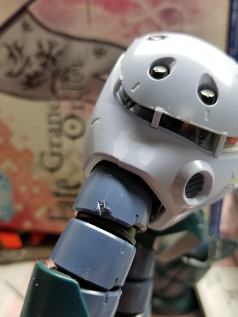 ニッパーで抉っておきましょう。