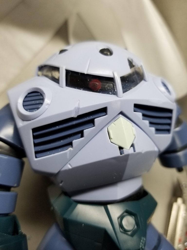 どっかのカッコいいキャラ見たいな目の傷もつけておきましょう。