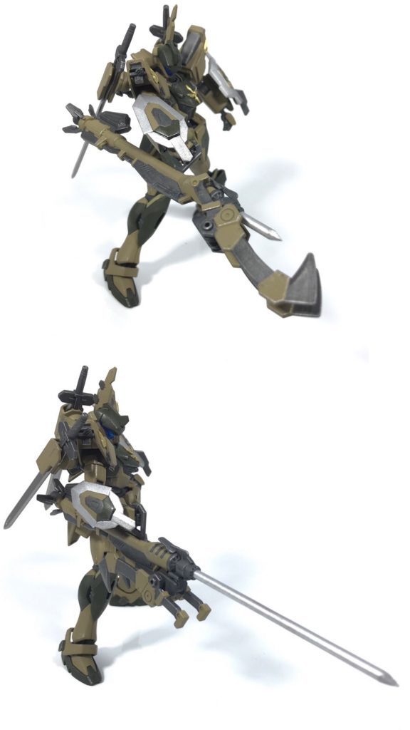 ## [携行型大型バンカーラム]
城壁や陸上戦艦の持つ魔導障壁に対し、単機で大打撃を与えることを目指した破城槌といえる装備。

その構造自体は非常に単純で、張力に特化した調整が施された筋肉筒を複数本内臓することで破城槌として十分な威力を確保したというもの。

当然その貫徹力は対操兵に用いた場合でも非常に有効で、砲身下部には操兵などの移動する標的に引っ掛け固定するためのアンカーフックが取り付けられている。