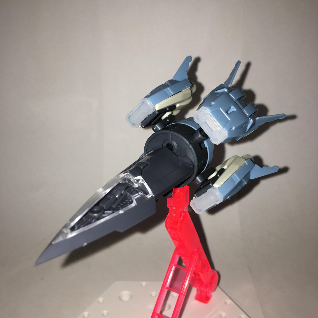 トレミーアームズ、正面。コアガンダムに合体する兵器群の一種。普段は無人の牽引機に繋がれている。