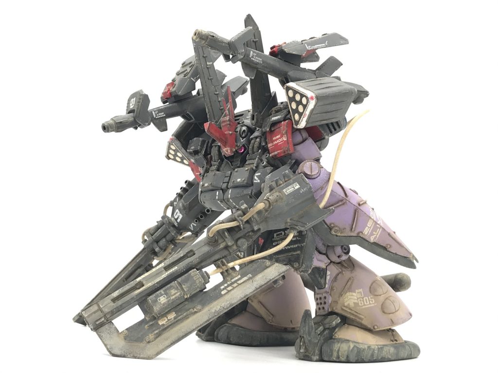 相手の懐に飛び込んで大型ヒートホークを振ろうとしているポーズ！
相手が盾なんて構えてても関係ないぜ！