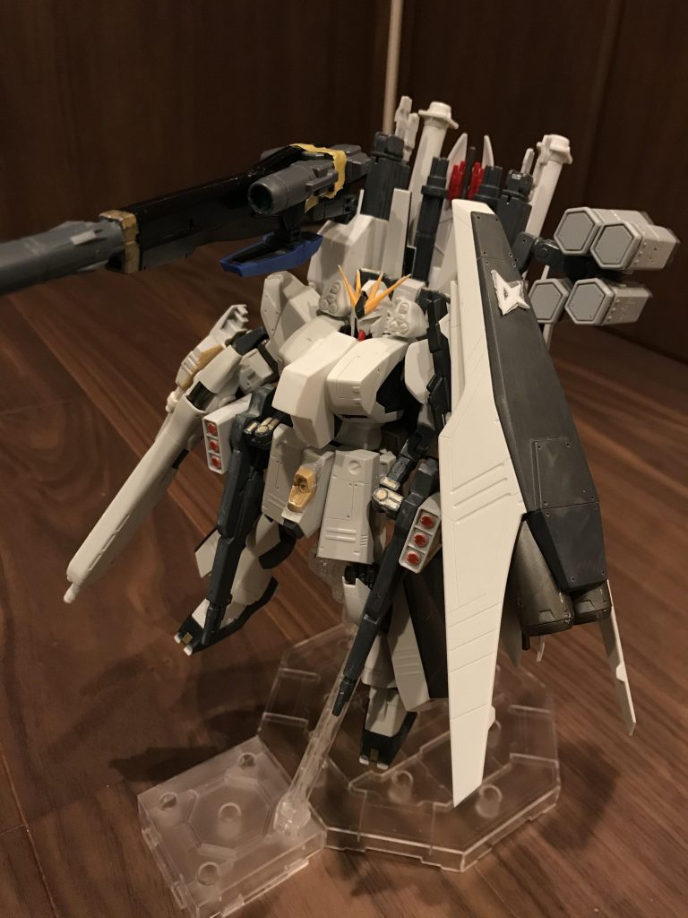 塗装前はこんな感じです。この後コックピットを仕込もうとして地獄を見ました。