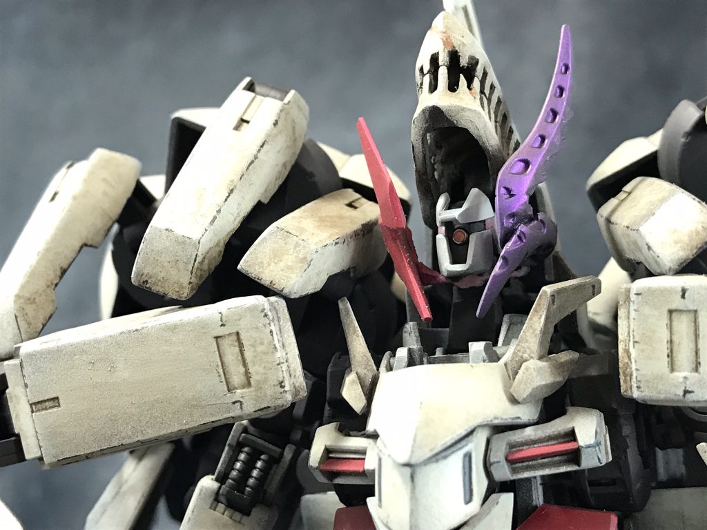 ちなみに中身はこう。
綺麗なRギャギャ。頭がギャギャだから、ベース機体はギャギャです。他にベースと呼べる機体も無いんだ、仕方ない。