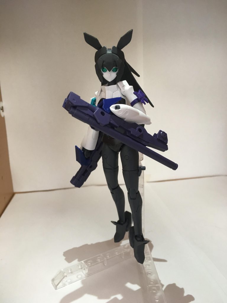 ビームハンドガンの代わりのトンファーランチャー。至近距離での戦闘はこちらを用います