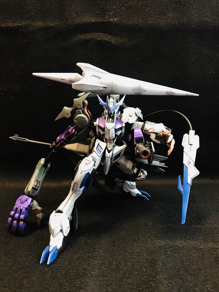 シールド裏に収納されているキャノンを展開！