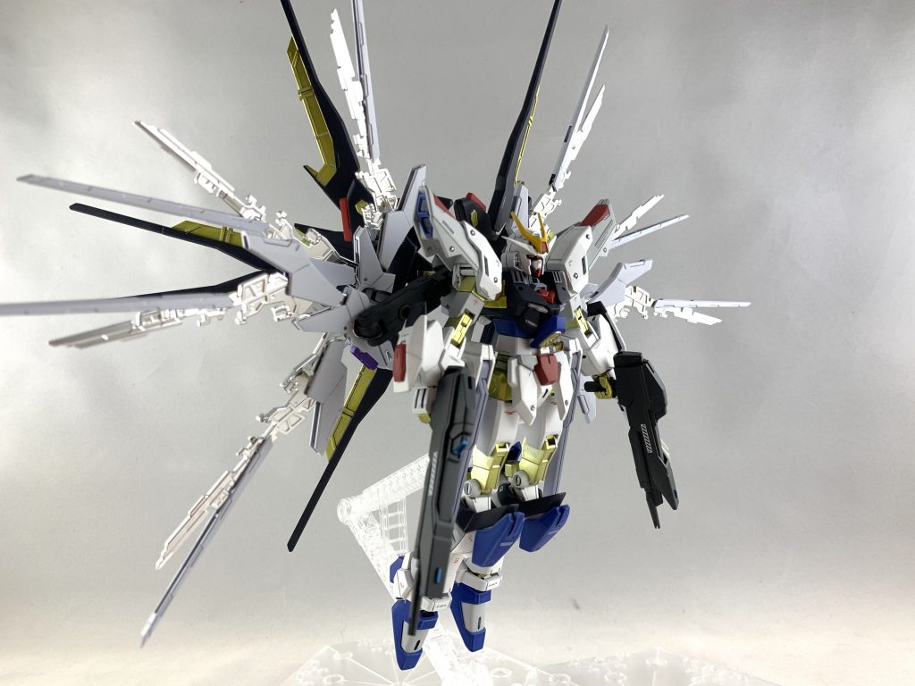 ドラグーン展開。こうするとシルバーが目立ちます。