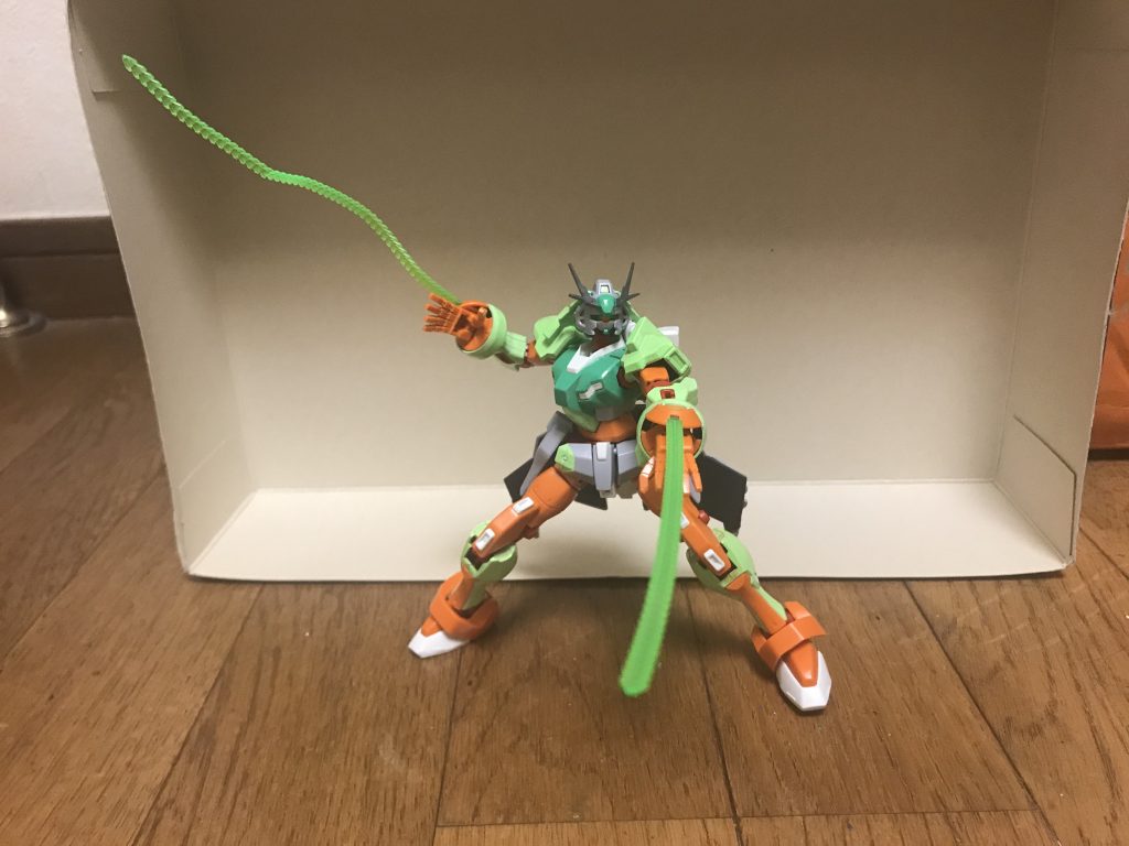 ビームワイヤー前腕部に装備されており、使用時は表面に高出力ビームを纏い、敵の装甲を熔断する事ができる。ビームを出力せずとも、鞭のようにしなる為、様々な使い方が出来る。不使用時はリール状のユニットに巻き取られて収納されている。