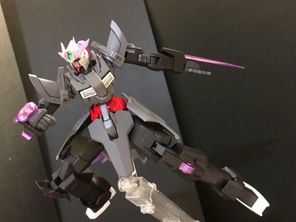 あの腕から出る剣といい、オーラも纏うし、格闘機という事で雰囲気は近いはず！？