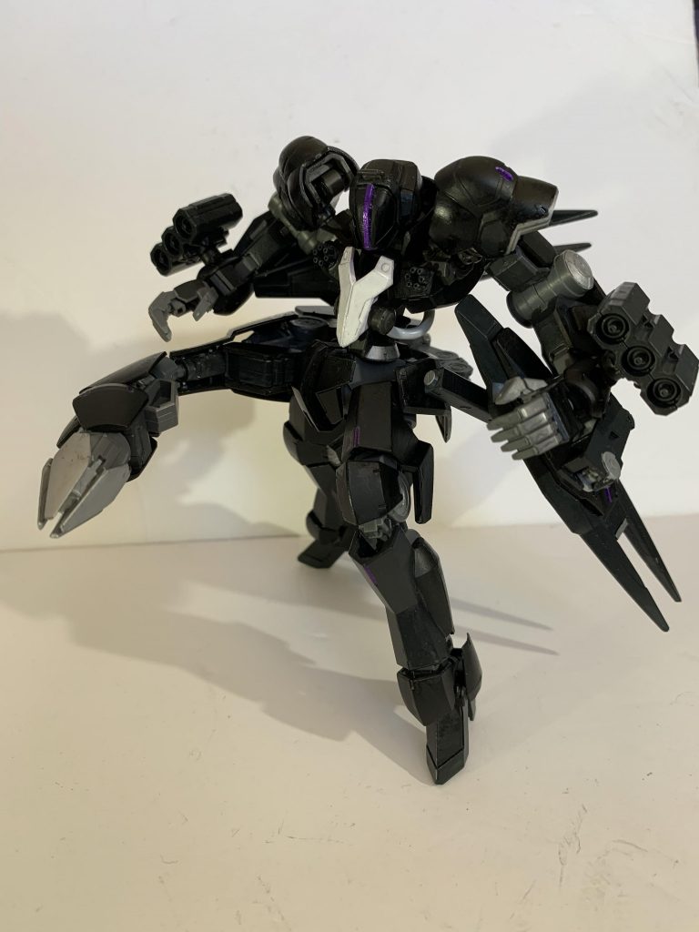 特徴的な尻尾はグレイズアインの脚をボールデンで関節を増やして接続。その為、かなり稼動する。