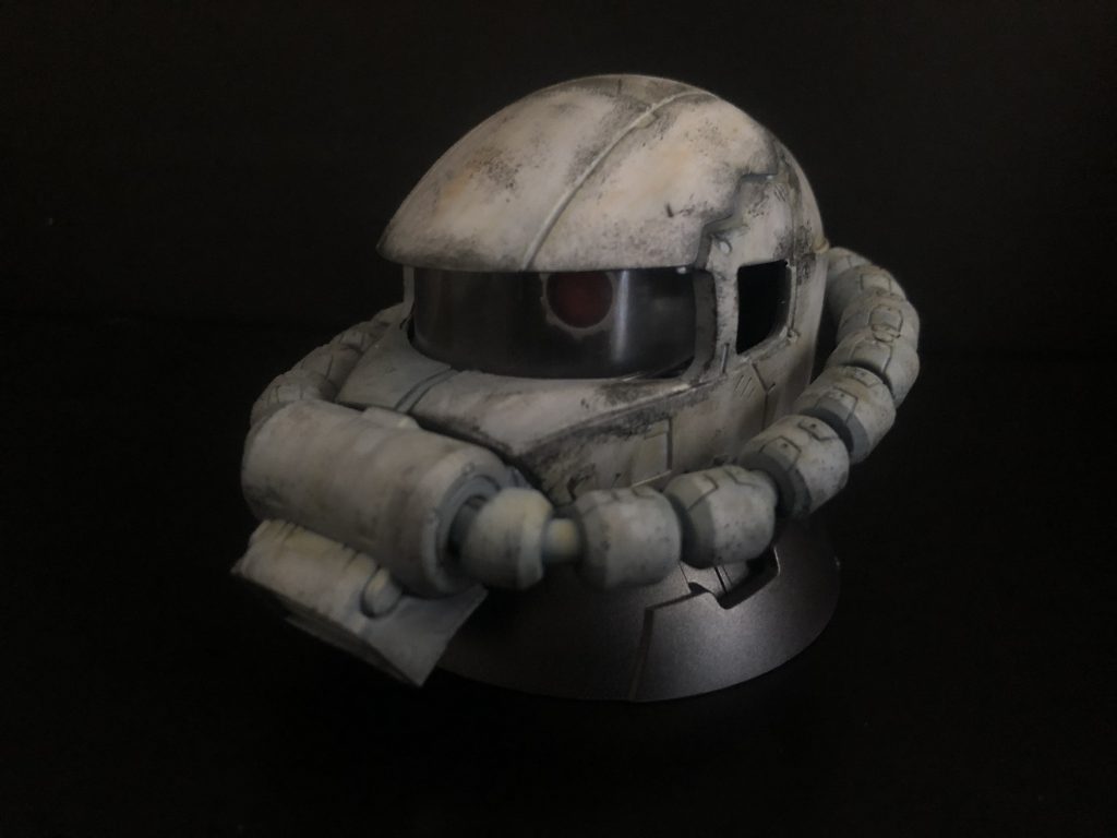 ウェザリング後。
手持ちの塗料で適当に。
チッピング、ウイノーブラック。
タミヤ墨入れ塗料で全体をウォッシング。
ウェザリングマスターのサビでモールドなぞったり、チッピングの上にシルバーでドライブラシしました。
クリアパーツにも少しつや消し吹いてます。