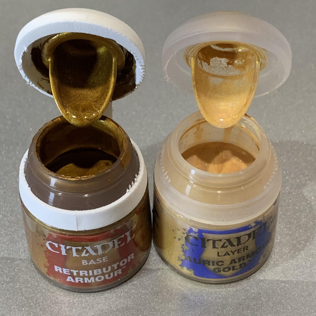 シタデルカラーのベースとレイヤーです。重ねることで色を出します。
水性塗料ですが、乾燥が早いのが嬉しいです。ちょっと値段が張るのが難点かも。