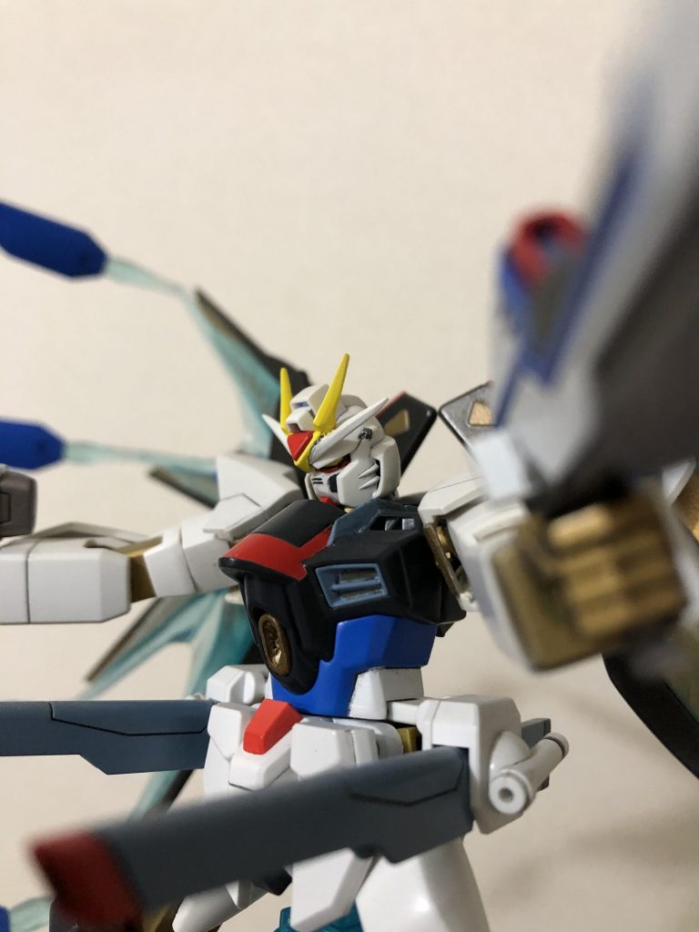 アップで
顔は削り込みで整形手術しましたが、
やはりブサイクです。
駄菓子菓子‼︎
最初よりはマシになりました。
アンテナはシャープ化してあります。