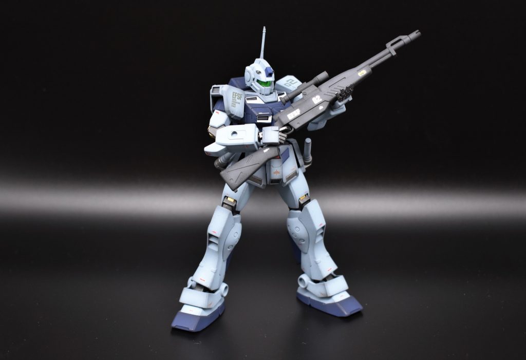 予備機
アーマードパーツの重量バランスを調整する為に作られた機体。
外見上の違いは頭部のみになっているが、見た目だけに留まり、多くは廉価な部品で製造されている。アーマード装備の状態ではFATT(Full Armor Test Type)と呼ばれる。
アーマード形態をとると、胴体が余ってしまうので、四肢を再度製作して2体並べられるようにしました。