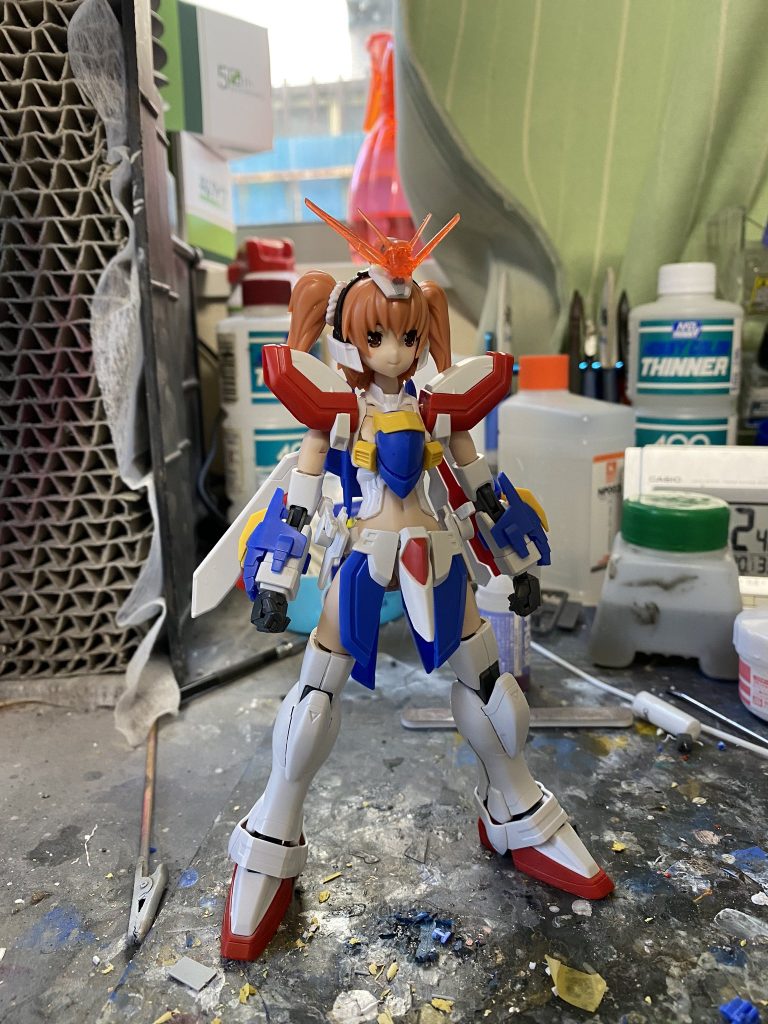 思った以上にバシバシはまってびっくりした。アンテナがオレンジなのは、MGゴッドのバージョンアップパーツを使ったから。これ以上積みプラ増やしたくなかったんや…