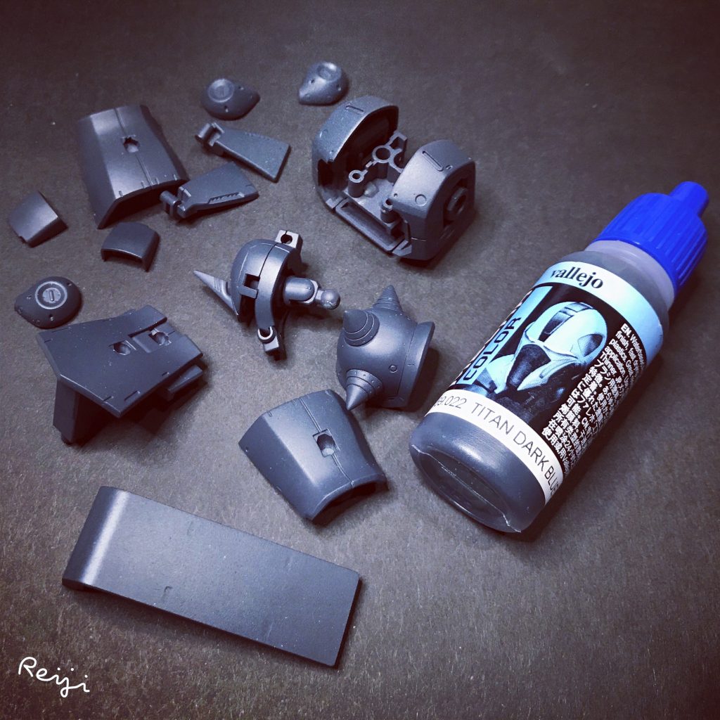 基本色はファレホメカカラーのティタンダークブルーです。