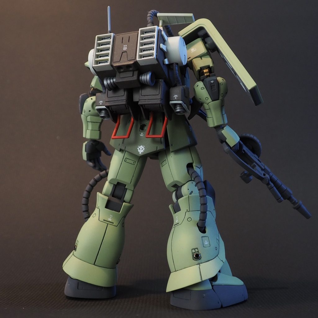 角バーニアの中にアフターパーツを入れてディテールアップしてます。