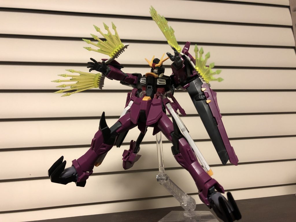 副武装のビームライフルアームブラストタイプ。クロスボウのような外見のビームライフルであり一発の威力を減らしたが、ビームが螺旋状になっており貫通力がかなり高く片腕で一度に12発撃てて次弾発射までの時間もほぼない