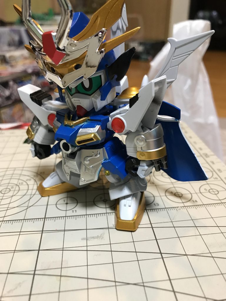 手の甲の鎧にもNT-1のガトリングを使用しています