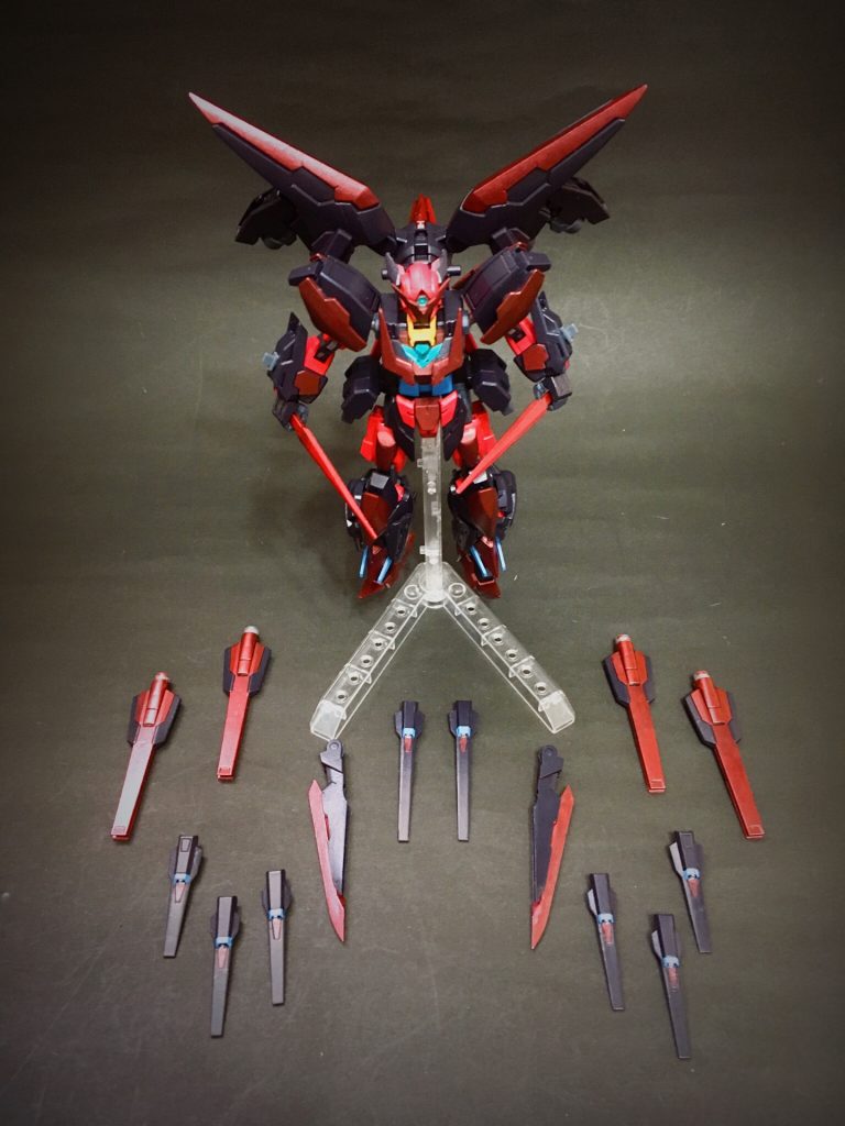 ここまで見ると、格闘寄りの機体に見えるが、ドラグーン８基、GNフィンファング４基、ソードビット２基と強力な無線誘導兵器を備え、実際には遠距離戦闘を得意とする。（プロヴィデンス、リボーンズ、エクシアダークマターとラスボス３機の融合です）