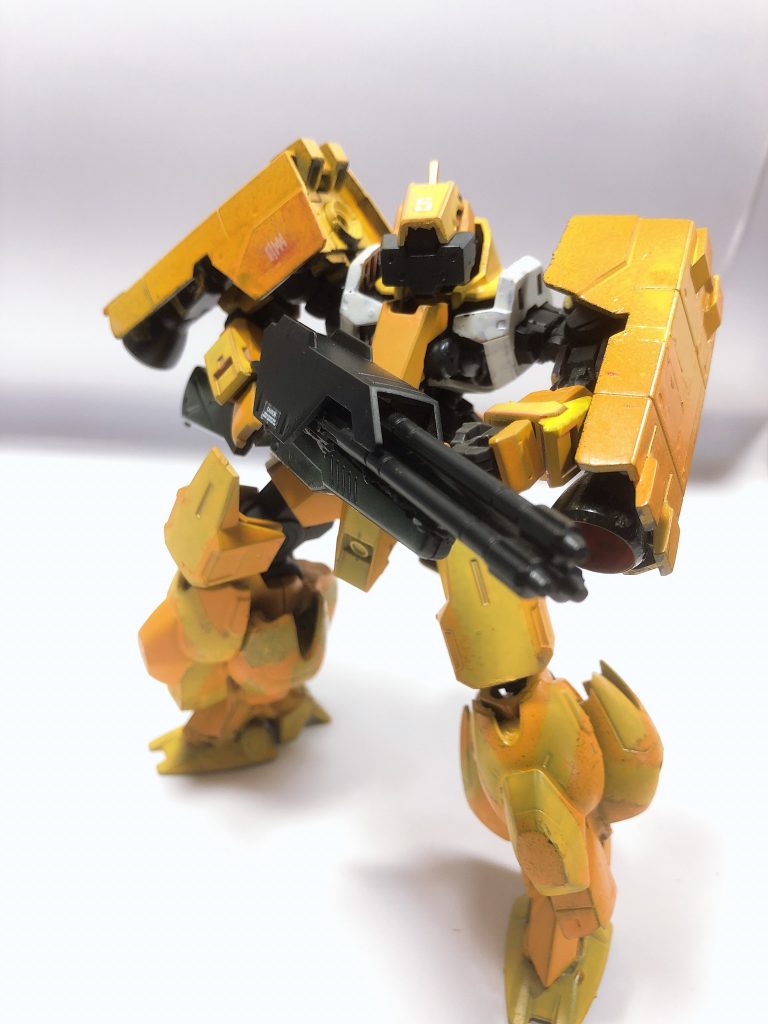 このショットガンは、オプションセットについてきたメイスとジムスナのスナイパーライフルを使ってます。バレルの位置調整が少し難関でした