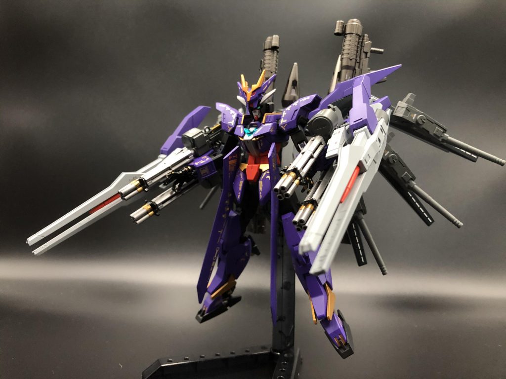 呪文だけでは敵わぬようだな。
ならば、貴様らが使う銃器を私も使うとしよう。私はフルアーマーにもなれるのだよ?さぁ、かかってこい!!