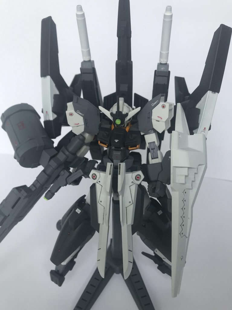 ヴィートルーを長距離からの狙撃仕様に変更した機体。上空からの狙撃のため単独のフライングユニットと過剰なブースター、大容量の予備バッテリーを備えたロングレールライフルを装備している。