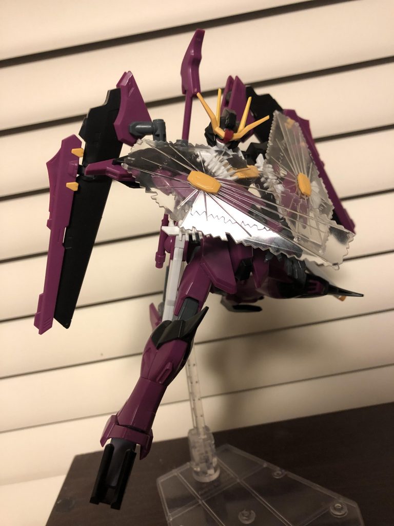 防御武装のビームシールドの性能はストライクフリーダムと同等でアームブラストと同時使用も可能