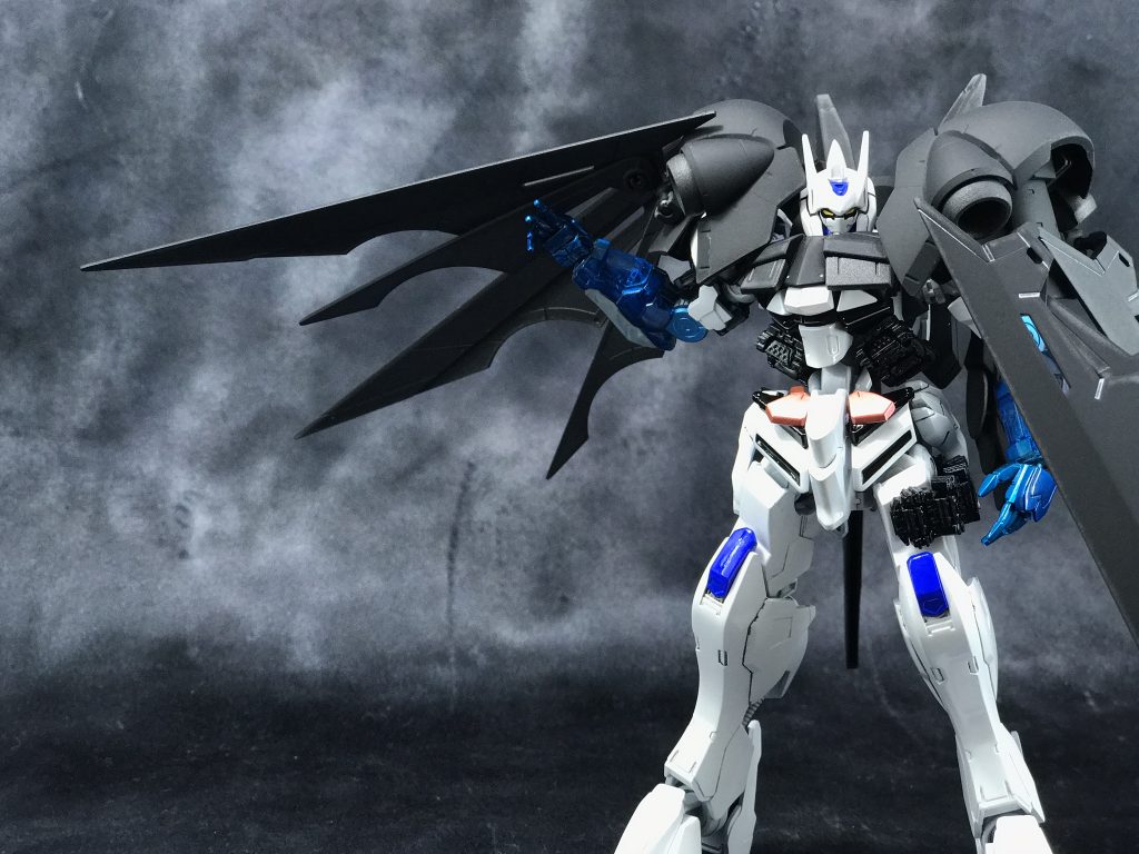 なに?ナイフが届く範囲まで近づけない?そんな時はコチラ、エタ〜ナルロ〜ブ〜
使い捨ての追加ブースターと装甲で、どんな敵にもラクラク!たぶんステルス機能とかあるんじゃないですかね!黒いし!(適当)