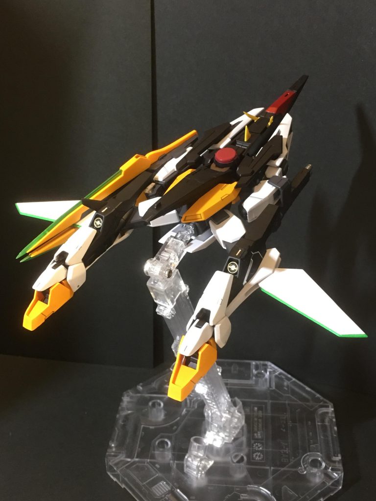 機首と太陽炉のコーンは好みでレッドに。