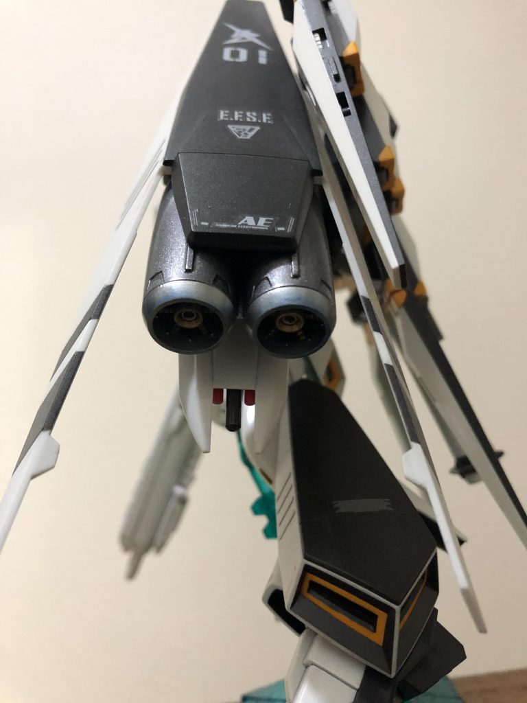 シールドの砲口はビルダーパーツでディテールアップ
タミヤのウェザリングマスターで焼け色を表現しました。