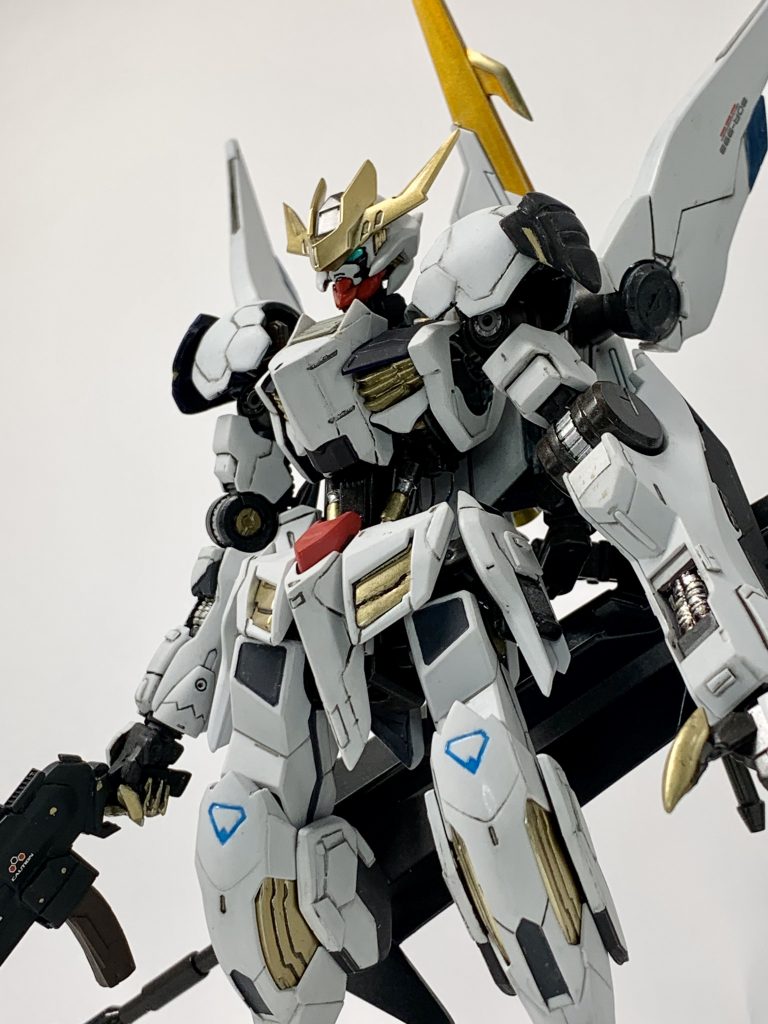 ASW -G-08-MC ガンダムフレームバルバトスMカスタム。火星で大破した機体をギャラルホルンが過去の資料と、テイワズから押収したデータを基に、修理、改修。次世代生体デバイスシステム開発用として運用。専任操縦者、mic.k という脳内設定です。