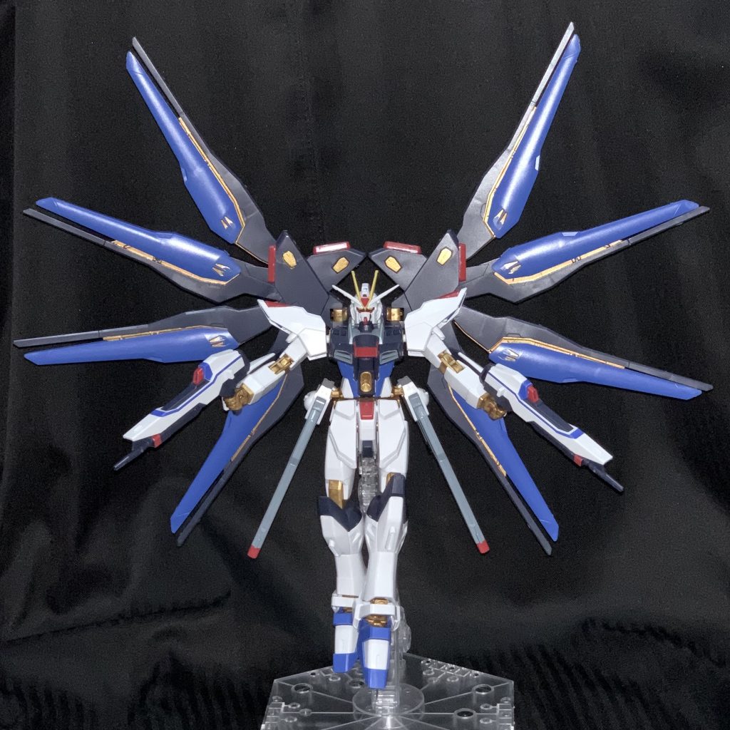 ドラグーンの隙間にもさり気なく金キラ塗装。