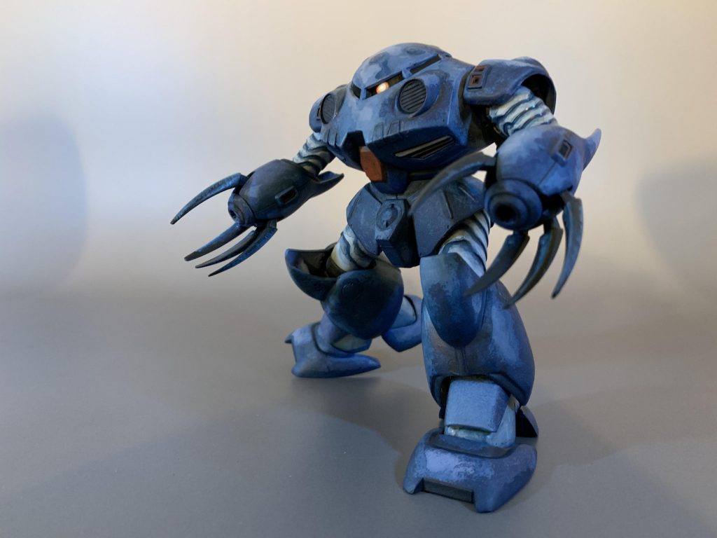 旧キットの箱絵ポーズを意識して。