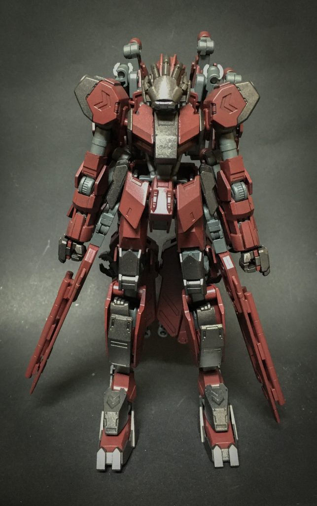 バックパック装備　正面
さらにサブアームを追加した本機本来の姿。