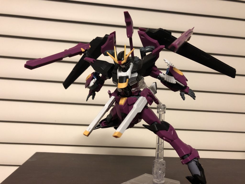 副射撃武装のレールガンは腰の方はストライクフリーダムと同等、バックパックはストライクノワールと同等